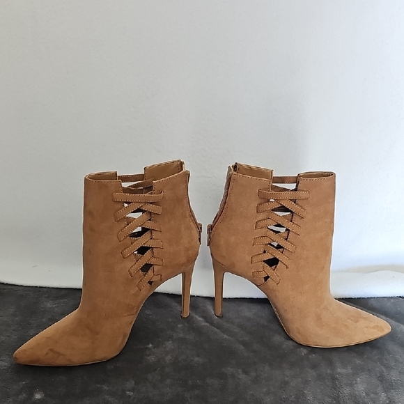 ALDO Tan Suede like texture Women's Ankle Boots - Picture 1 of 10